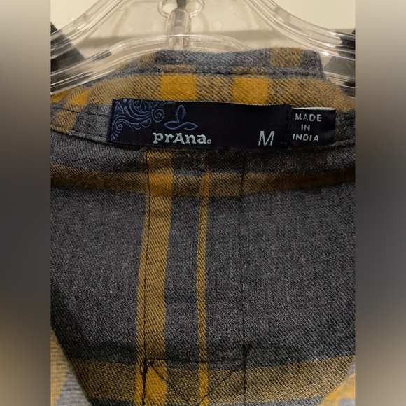 Prana women’s button down - Picture 2 of 4